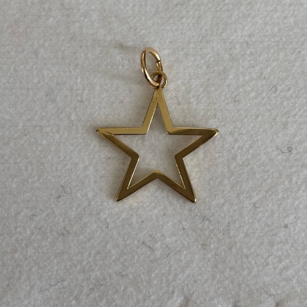 14k gold star pendant charm - Like new!